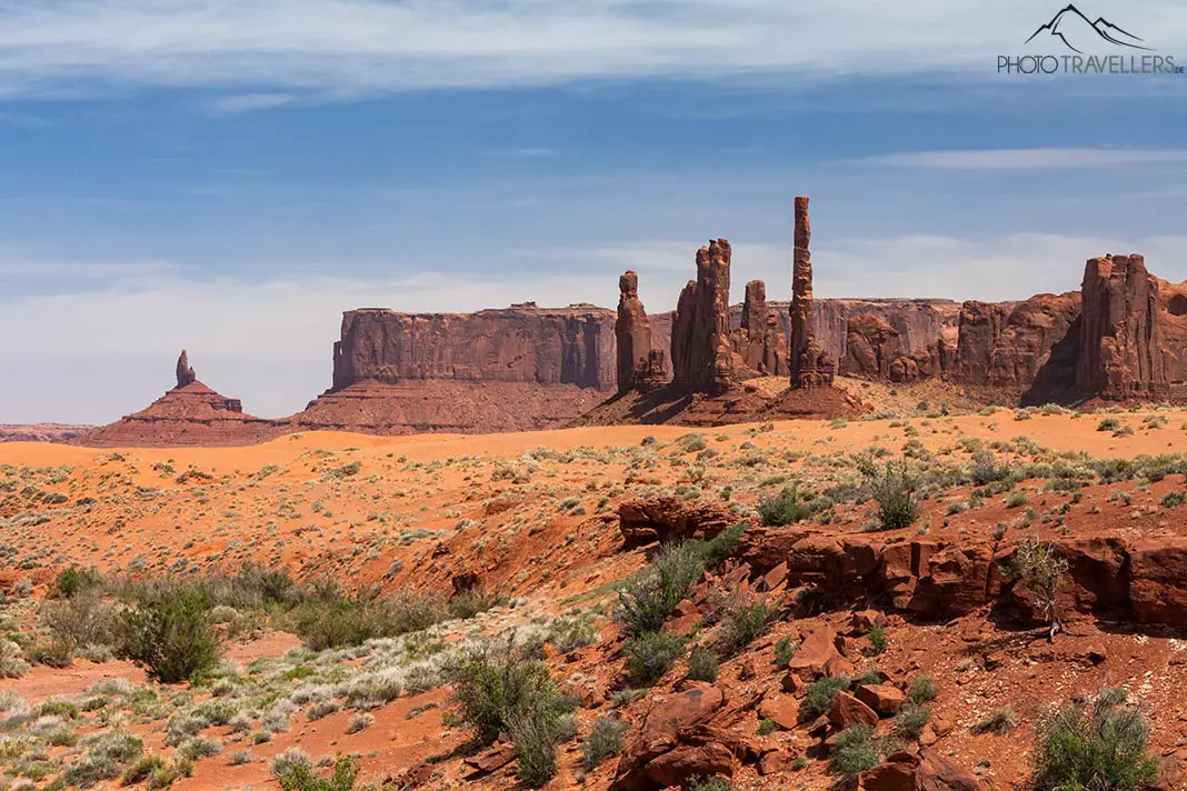 Der Totem Pole, eine markante Felsnadel im Monument Valley