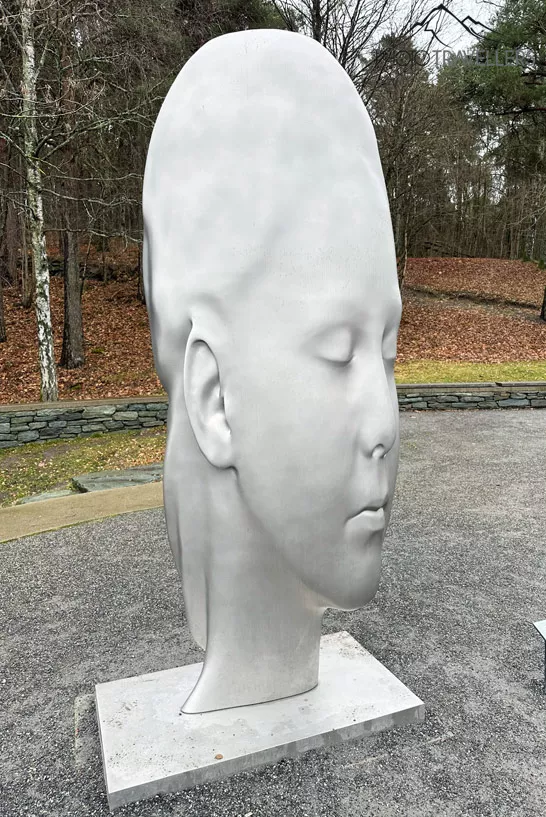 Eine Kopf-Skulptur im Ekebergparken in Oslo