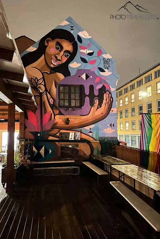 A woman's graffiti at Godthåb Bar&Cafè in Oslo's Grønland district