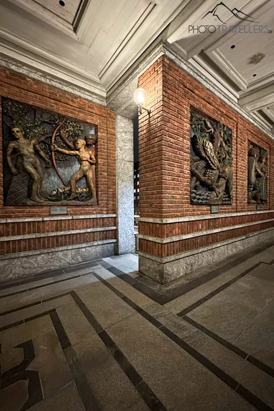 Der Säulengang im Rathaus von Oslo