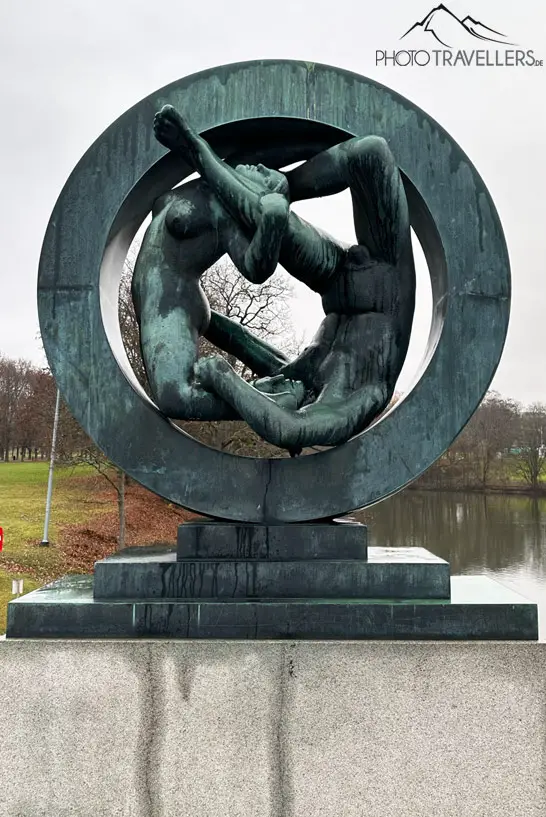 Eine Skulptur im Vigelandsparken in Oslo