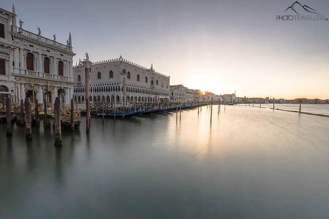 Eine Langzeitbelichtung in der Lagune von Venedig