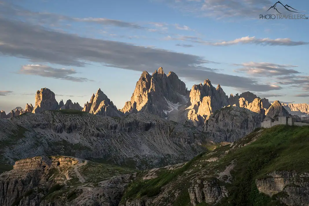 Ein Landschaftsbild in den Dolomiten, aufgenommen mit einer Standardbrennweite