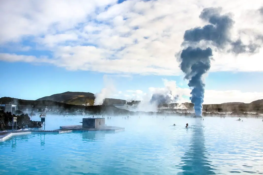 Die Blaue Lagune ist eine der bekanntesten Sehenswürdigkeiten auf Island