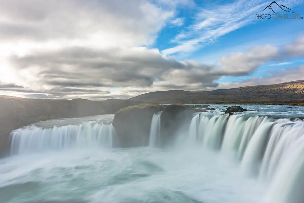 Der Wasserfall Goðafoss in Island