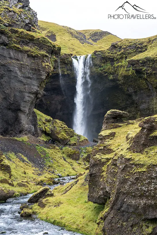 The Kvernufoss waterfall lies in a narrow valley