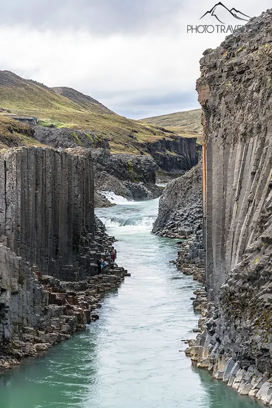 Die Basaltsäulen im Stuðlagil Canyon