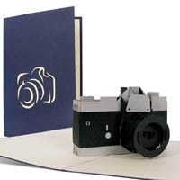 Eine Geburtstagskarte in Form eines Fotoapparates