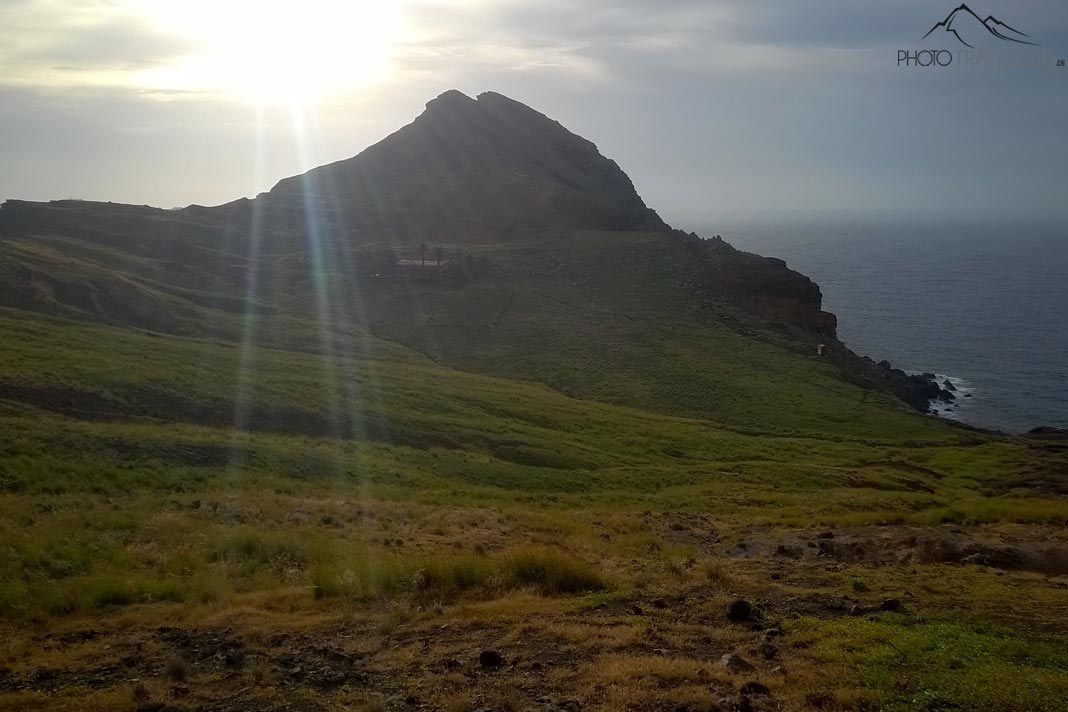 Morro-do-Furado-im-Gegenlicht