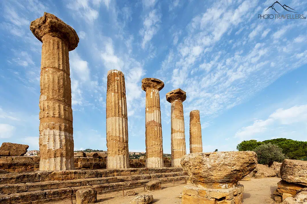 Säulen im Tal der Tempel auf Sizilien