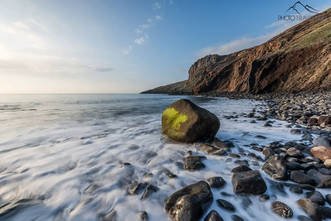 Ein Felsenstrand an der Ostküste von Madeira