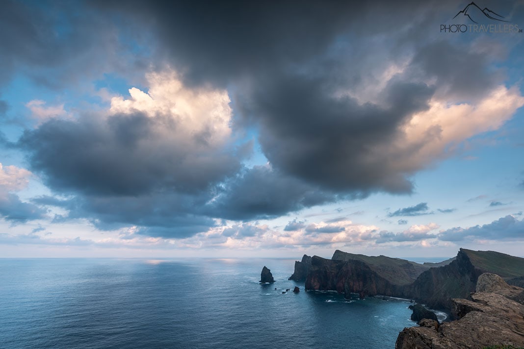 Sonnenaufgang am Aussichtspunkt Ponta do Rosta auf Madeira