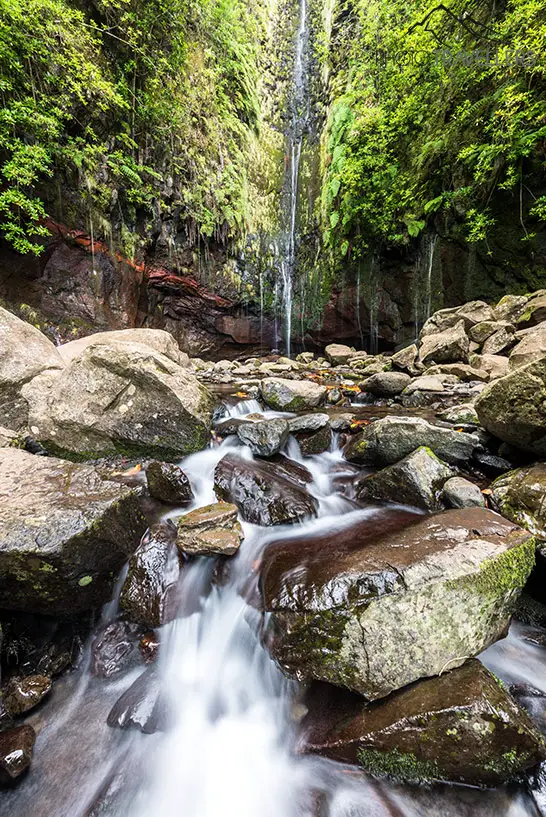 Ein kleiner Wasserfall bei den "25 Quellen" auf Madeira