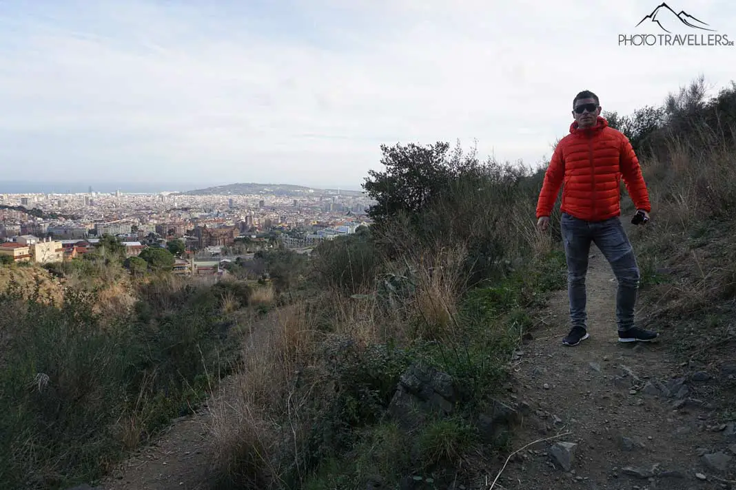 Auf der Wanderung zum Tibidabo Park genießt man einen tollen Blick über Barcelona