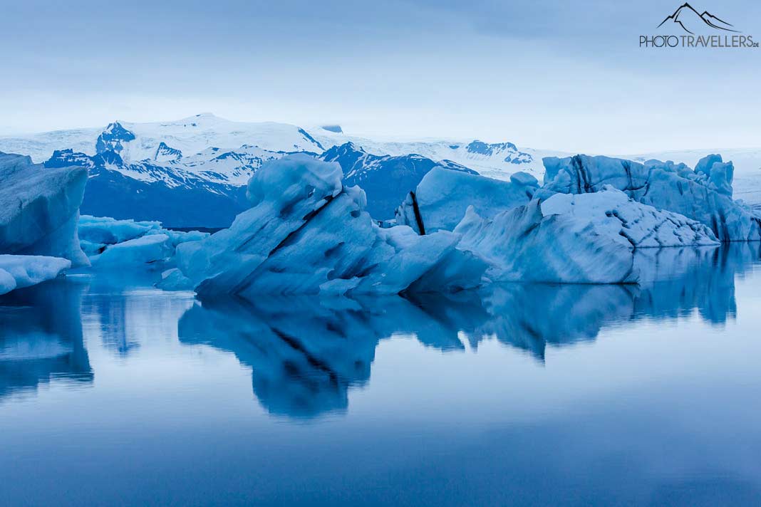 Auch ein paar Eisberge in der kalten isländischen Nacht haben ihren Reiz