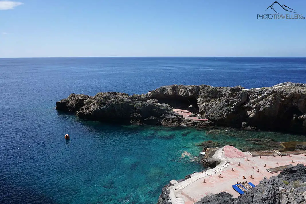 Blick auf die Bucht vom Kalypso Cretan Village - hier wird gerade für die Hochsaison aufgebaut