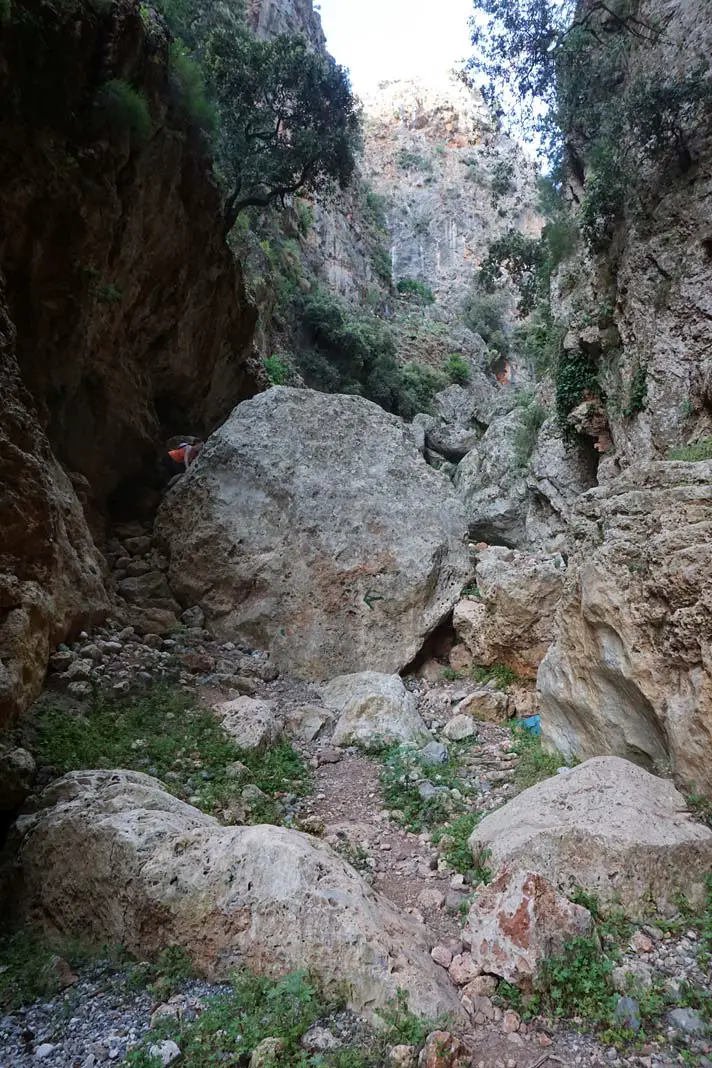 Große Felsen in der Aradena-Schlucht