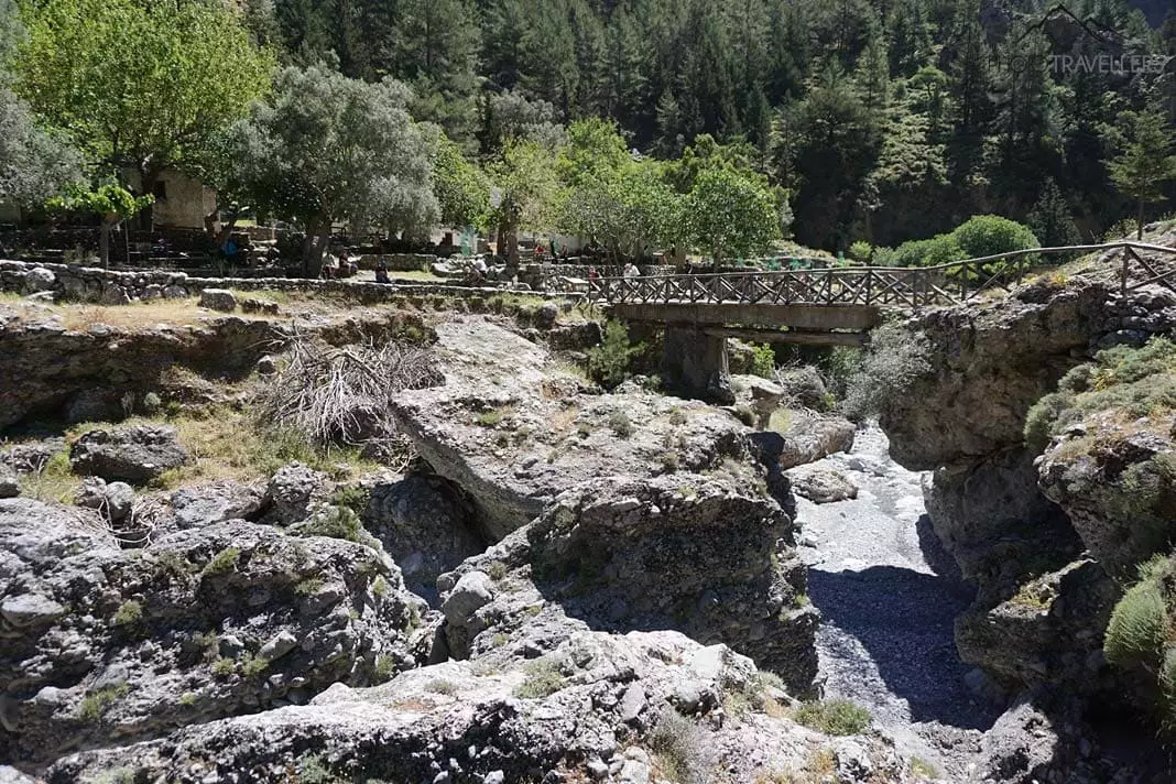 Brücke in den verlassenen Ort Samaria