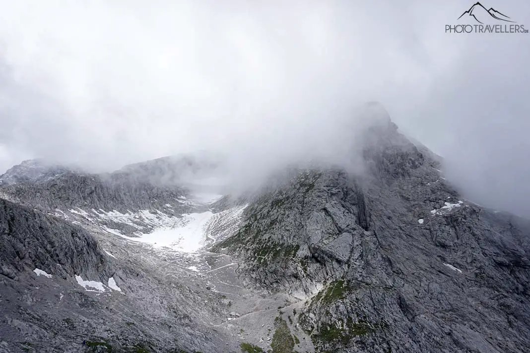 Die Alpspitze hüllt sich in Wolken