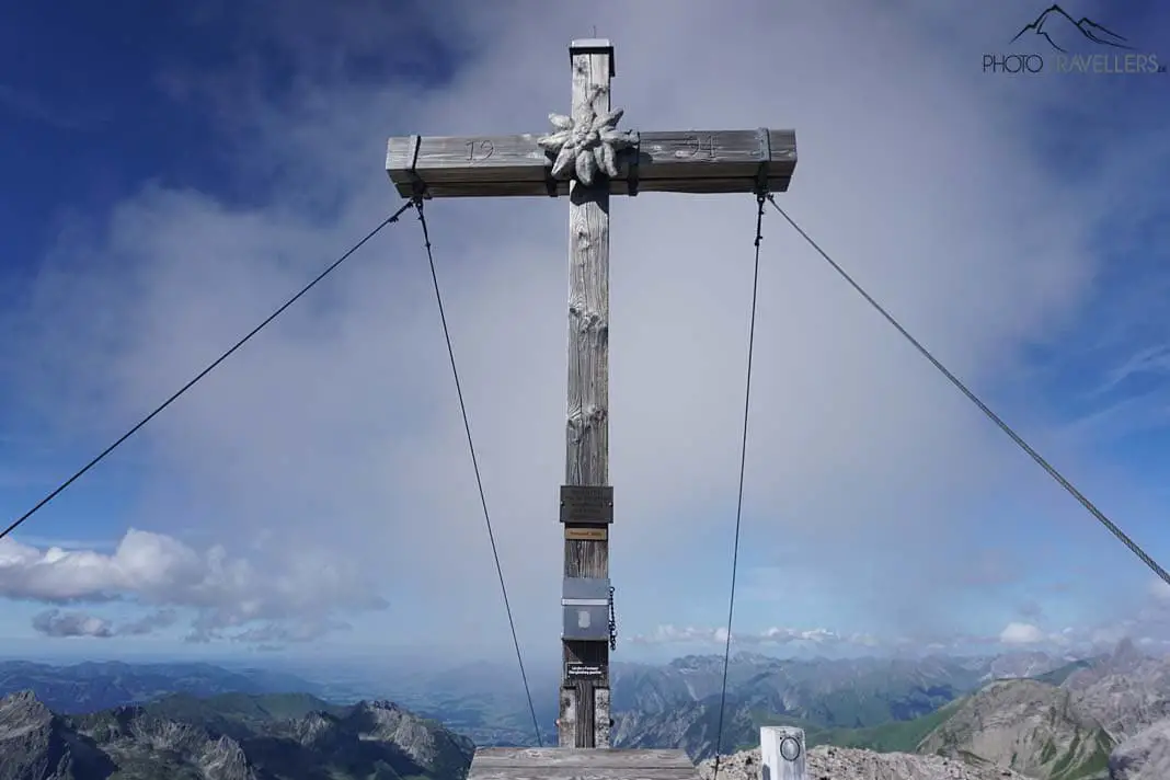 Biberkopf-Gipfelkreuz mit Edelweiß