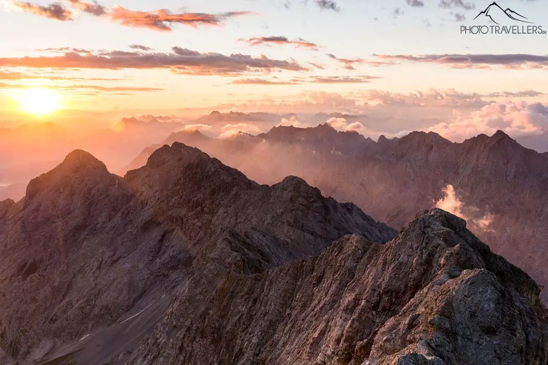 Der Sonnenaufgang vom Gipfel der Zugspitze