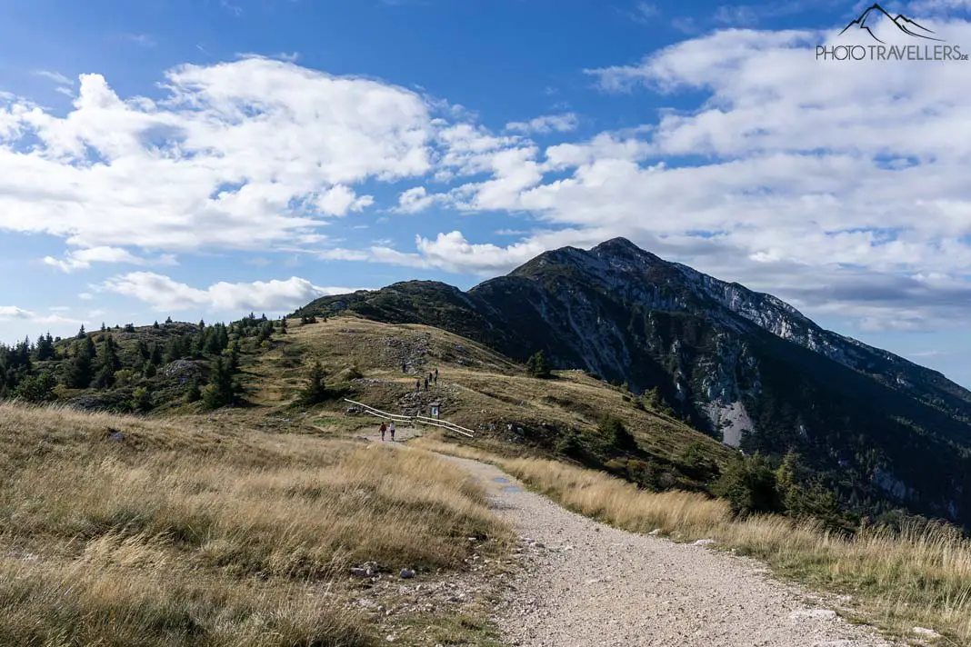 Der breite Wanderweg auf dem Monte Baldo