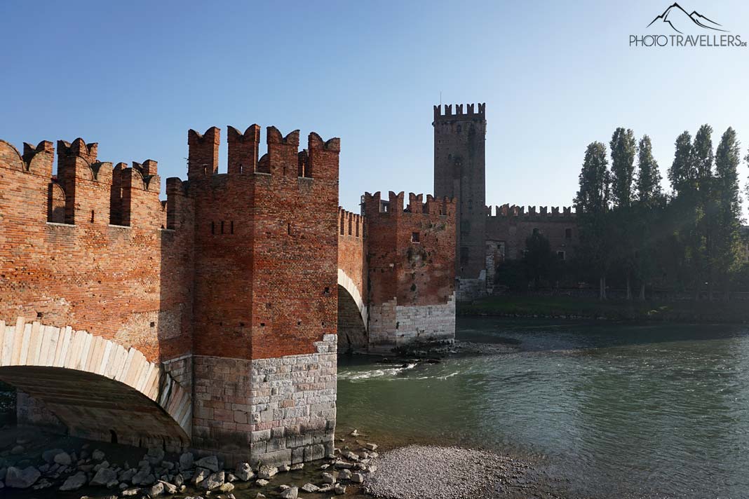 Das Castelvecchio mit der Ponte Scaligero in Verona