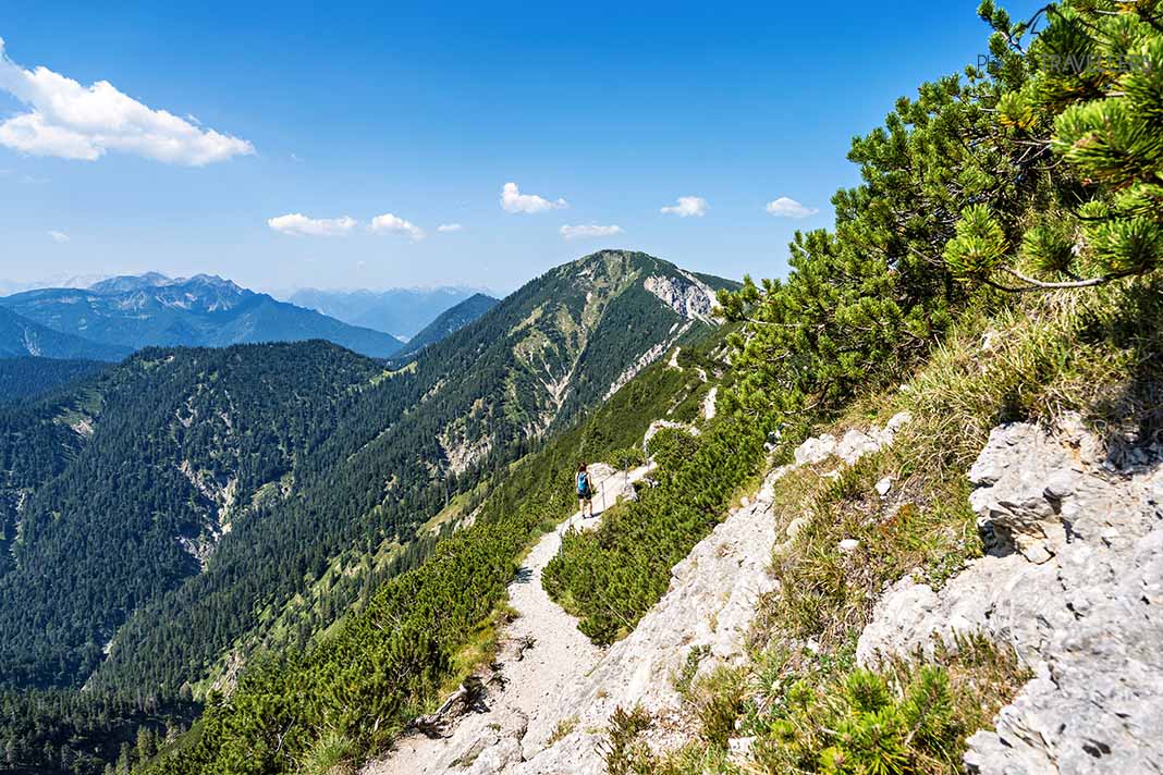 Der felsige Gratweg zwischen Herzogstand und Heimgarten