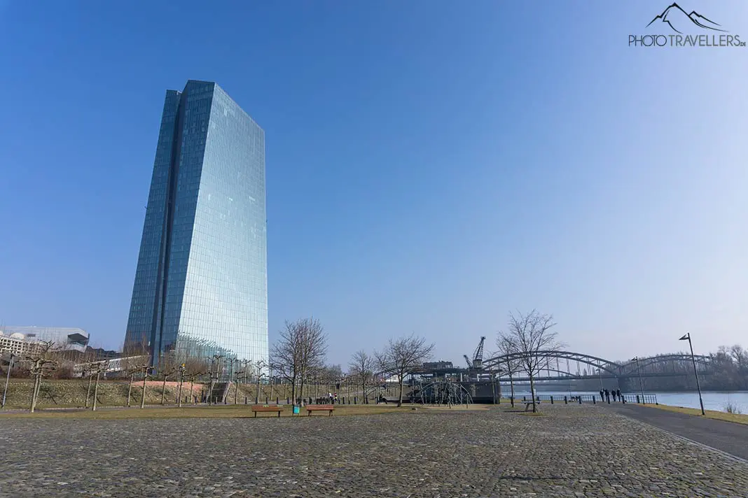 Das EZB-Hochhaus am Mainufer