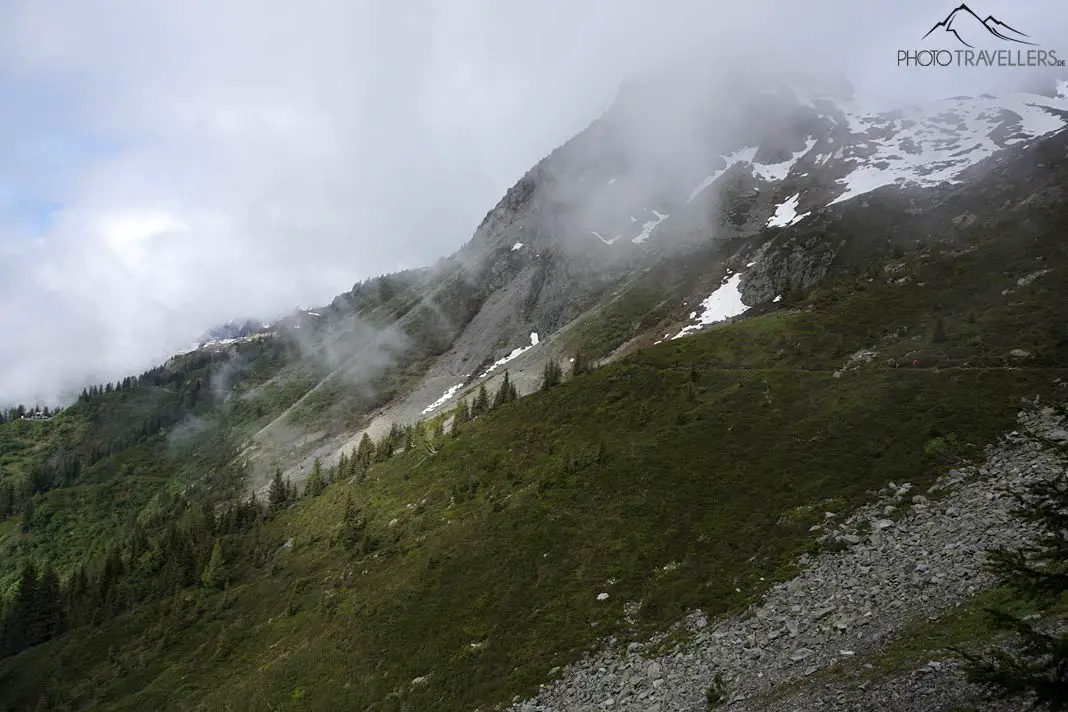 Der Verlauf des Grand Balcon Sud in einer Bergflanke