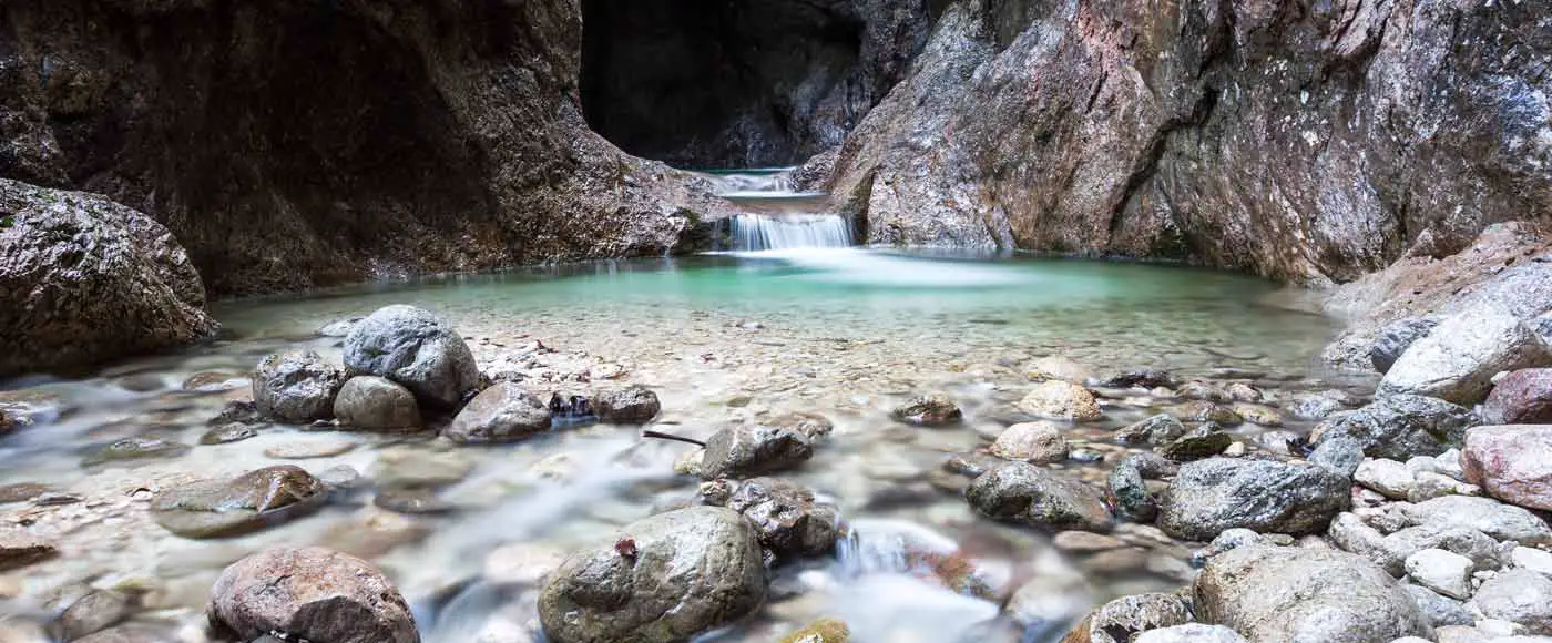 Alle Infos zur Wanderung durch die Almbachklamm