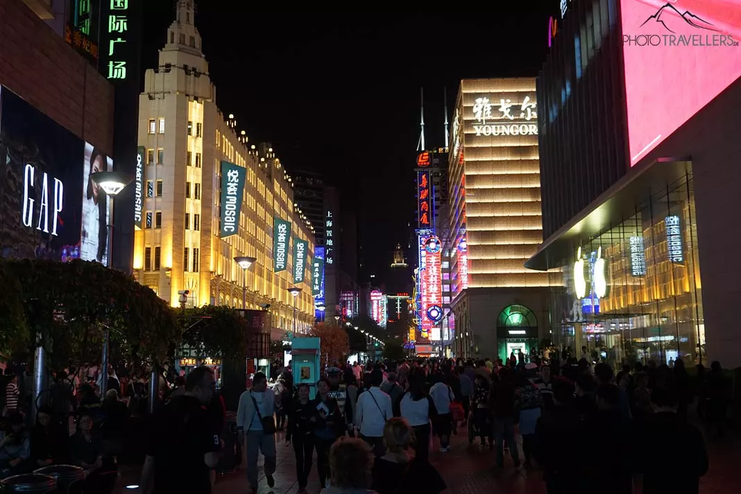 Nanjing Road bei Nacht