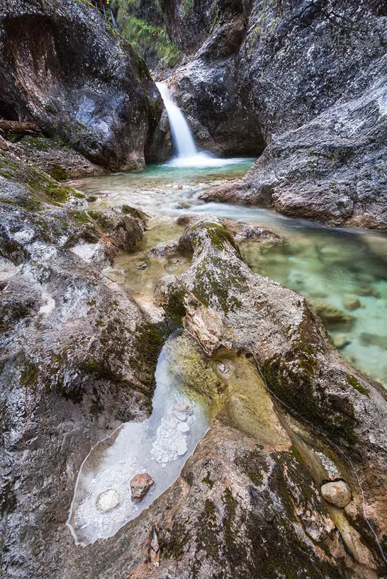 Ein Wasserfall in der Almbachklamm im Berchtesgadener Land