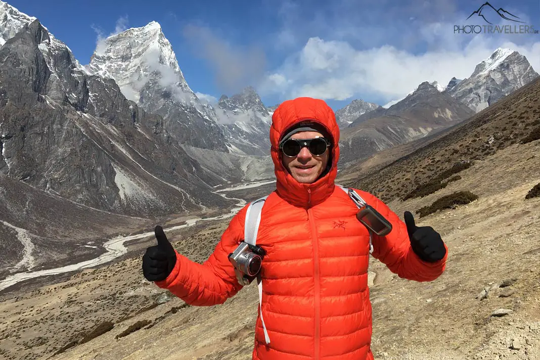 Flo mit der Kamera-Halterung Peak Design in Nepal