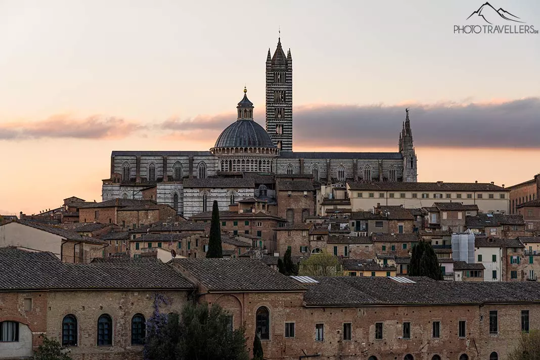Der Blick auf den Dom von Siena am Morgen