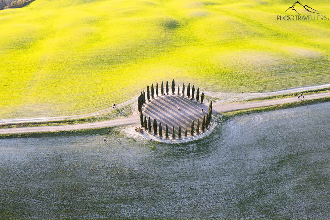 Der Zypressenring bei San Quirico d'Orcia aus der Luft