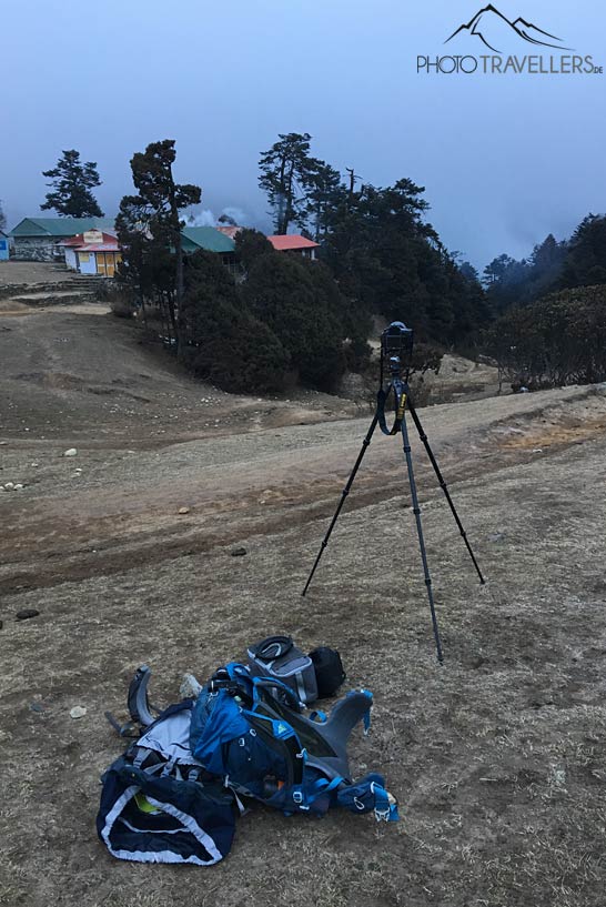 Kamera auf Dorfplatz in Tengboche