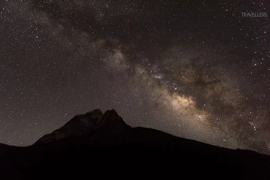 Die Ama Dablam unter der Milchstraße