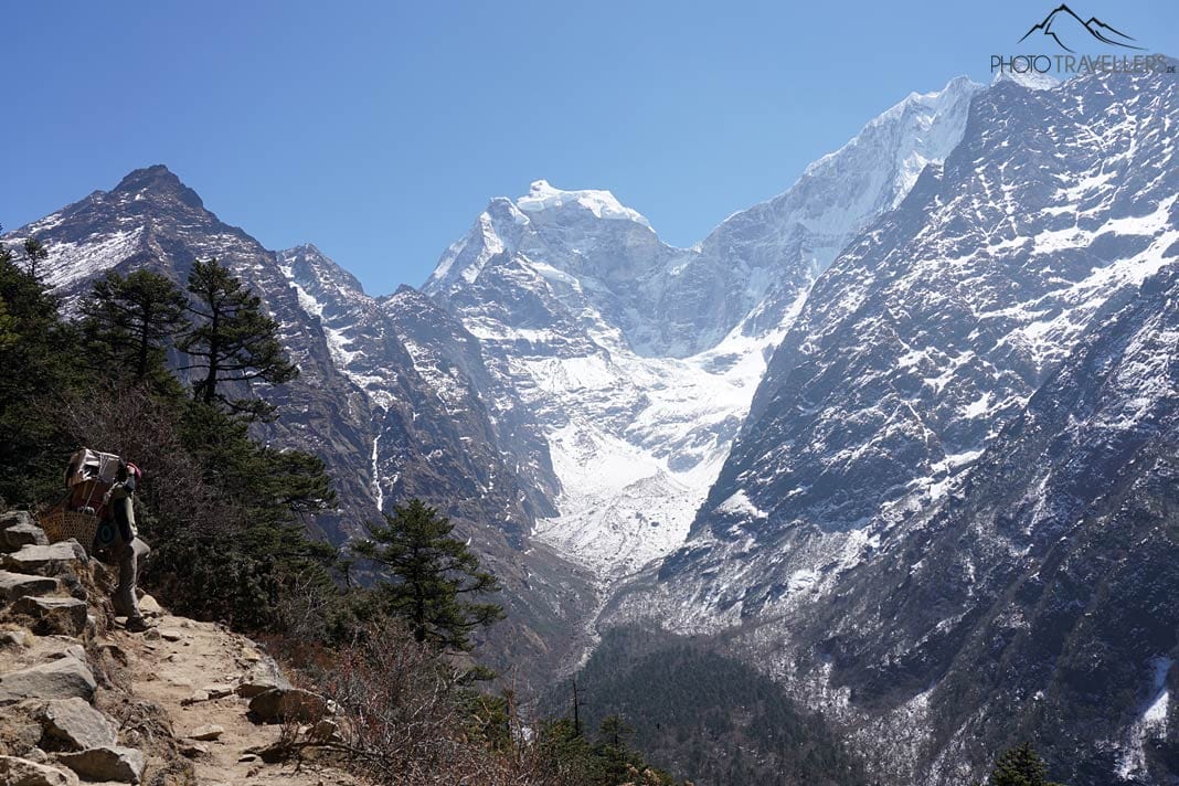 Träger in Nepal
