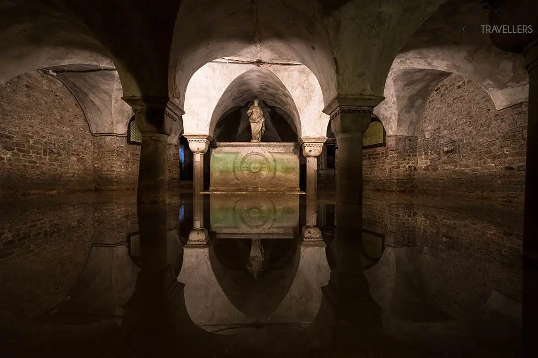 Die überflutete Krypta der Kirche San Zaccaria
