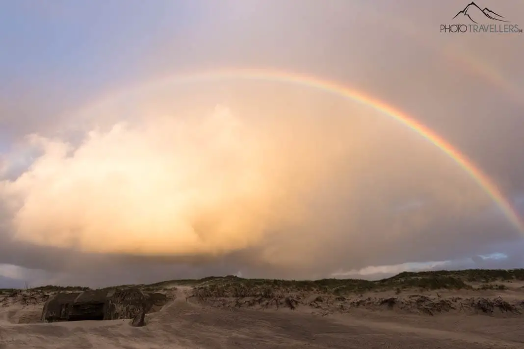 Ein Doppel-Regenbogen am Strand von Søndervig in Dänemark