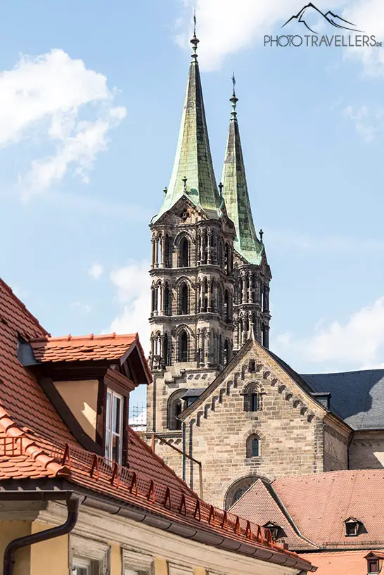 Der Blick auf den Bamberger Dom, davor alte Häuser