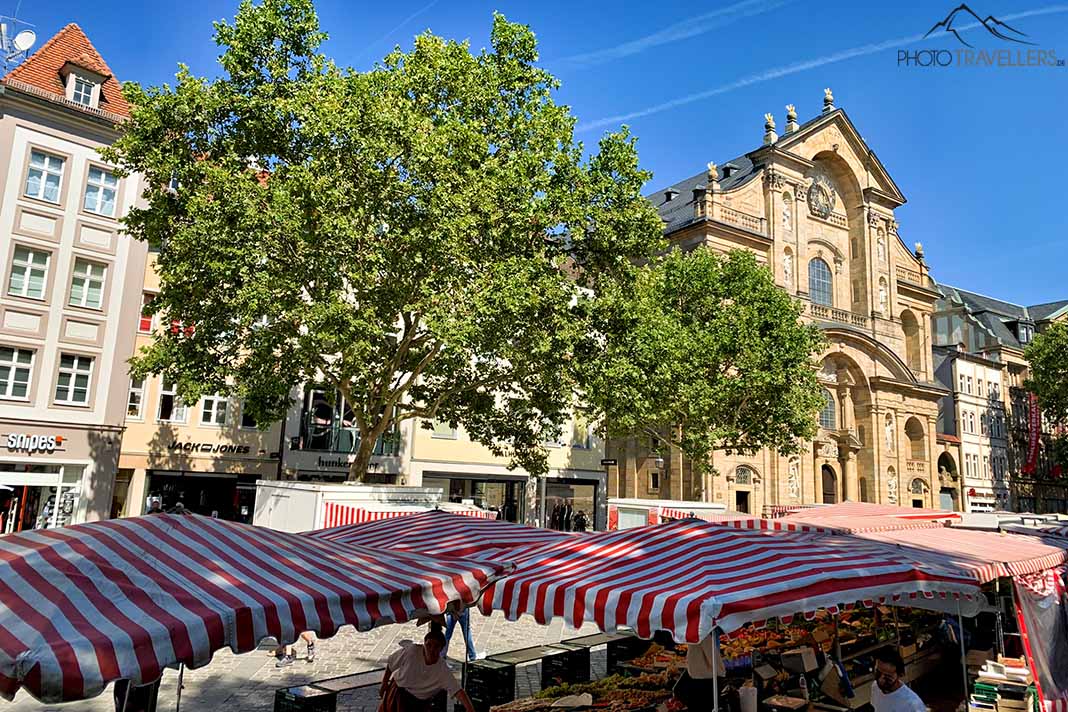 Marktstände auf dem Grünen Markt