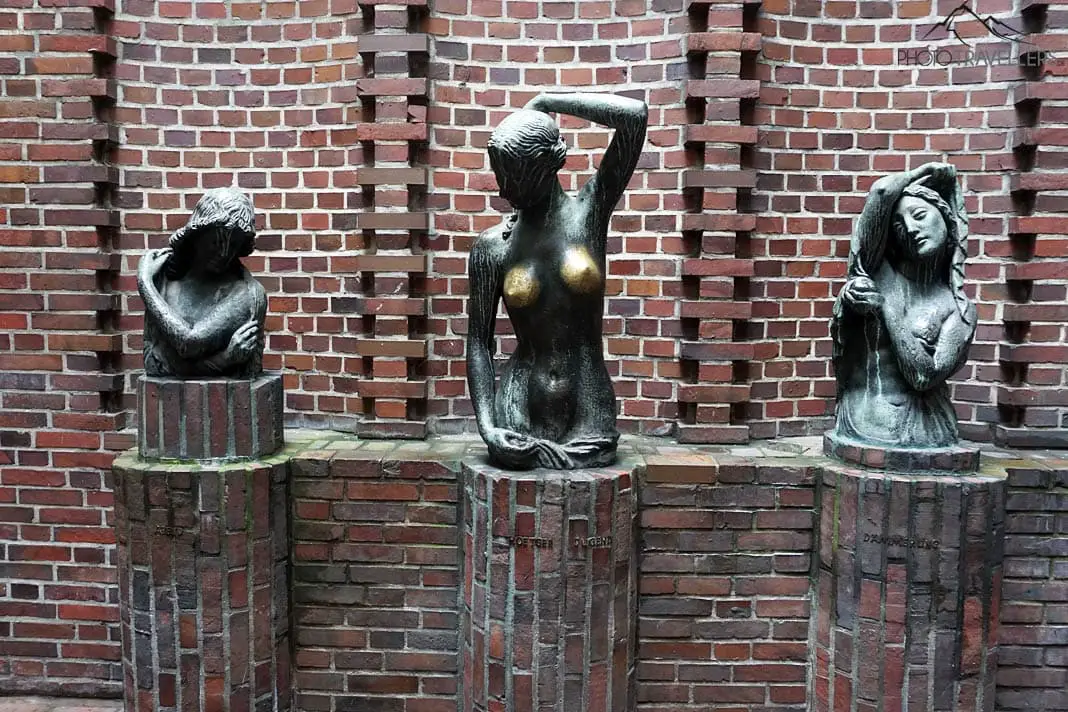 Böttcherstraße Statuen