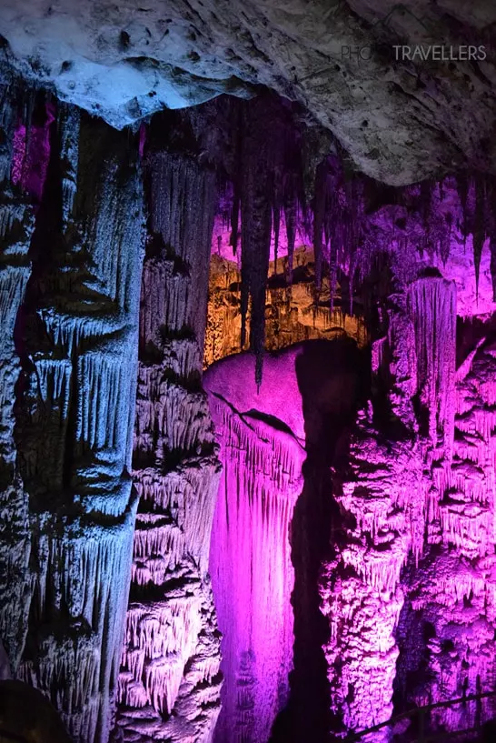 Lichtshow in der Tropfsteinhöhle Coves de Artà