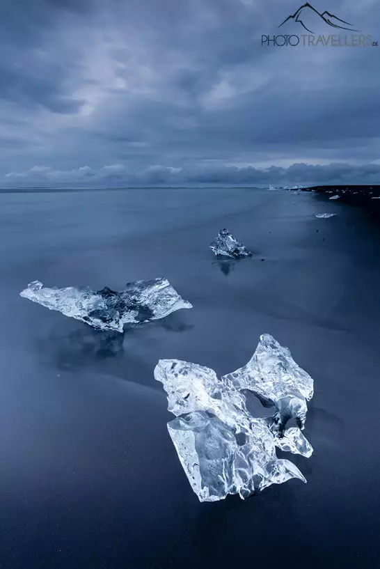Icechucks as diamonds on the glacier lake Jökulsárlón
