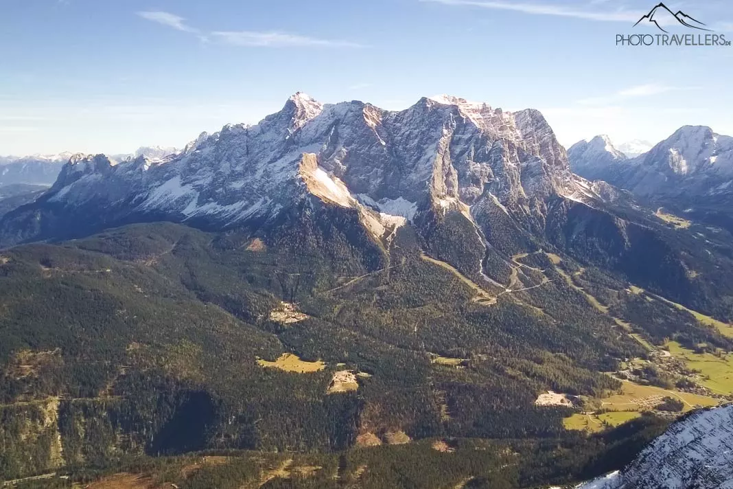 Der Blick vom Daniel auf das Wettersteingebirge mit der Zugspitze
