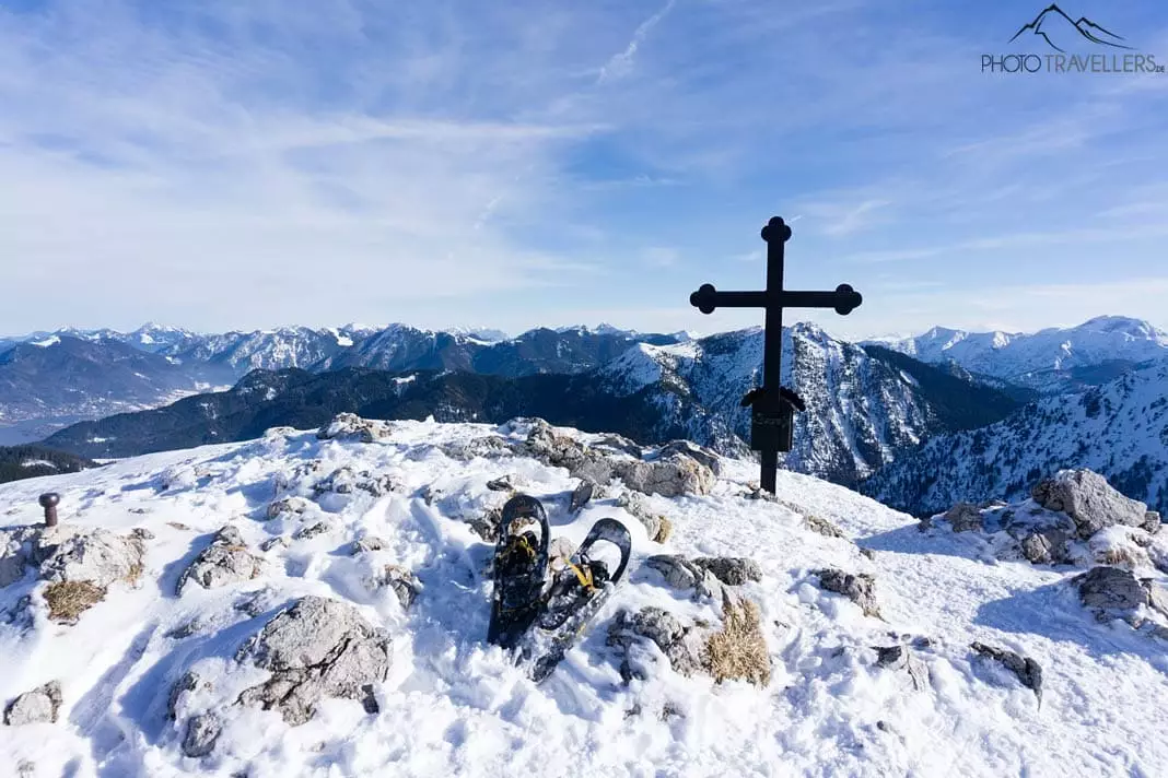 Das Gipfelkreuz am Fockenstein im Winter