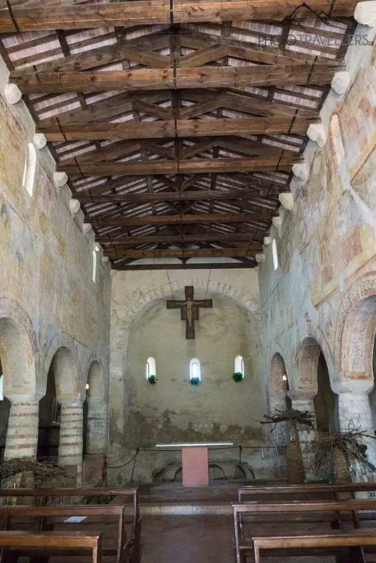 Im Inneren der Chiesa di San Severo in Bardolino