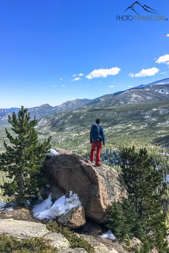 Reiseblogger Florian Westermann auf einem Wanderweg im Rocky Mountain Nationalpark in Colorado